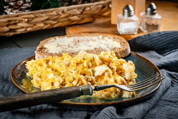 Scrambled eggs with onion.