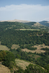 Fototapeta premium Vue sur la campagne autour du village de Salers dans le Cantal