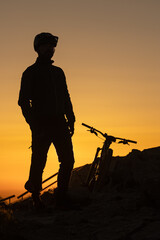 Downhill bei Sonnenuntergang