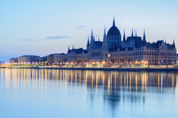 Obraz premium hungarian parliament in budapest