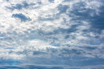 Obraz premium céu azul com nuvens brancas