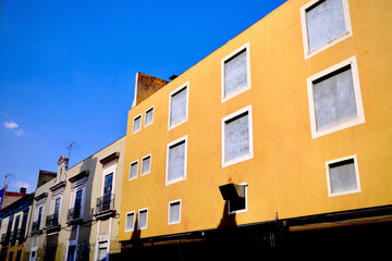 Fototapeta premium Yellow Corner Building with Repeating Windows (Puebla, Mexico)