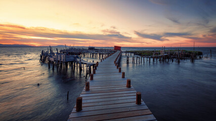 Obraz premium Traditional palafitic pier at sunset