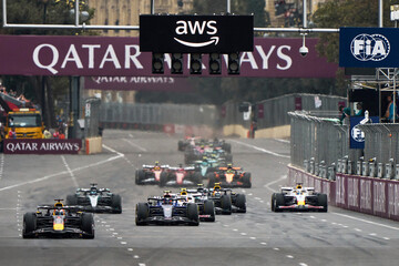 Naklejka premium BAKU, AZERBAIJAN – SEPTEMBER 21, 2025: A wide view of the Baku City Circuit featuring the Crescent Development towers as Formula 1 cars navigate the track during the 2025 Azerbaijan Grand Prix