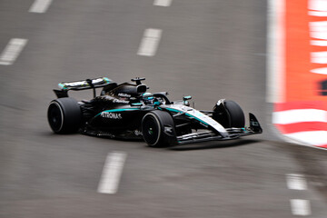 Naklejka premium BAKU, AZERBAIJAN - SEPTEMBER 21, 2025: George Russell drives the Mercedes-AMG F1 W16 E Performance during the Formula 1 Azerbaijan Grand Prix at Baku City Circuit