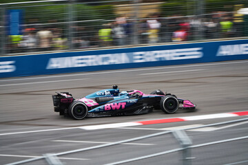Naklejka premium BAKU, AZERBAIJAN - SEPTEMBER 21, 2025: A BWT Alpine F1 Team A525 speeds along the Baku City Circuit during the 2025 Azerbaijan Grand Prix