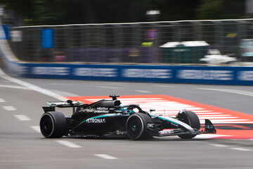 Naklejka premium BAKU, AZERBAIJAN - SEPTEMBER 21, 2025: George Russell drives the Mercedes-AMG F1 W16 E Performance during the Formula 1 Azerbaijan Grand Prix at Baku City Circuit