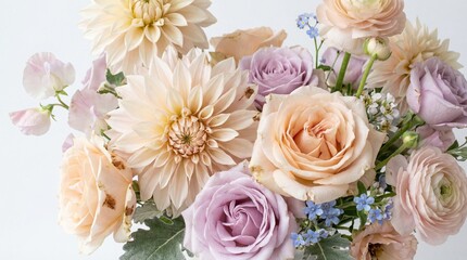 Obraz premium A beautiful pastel bouquet featuring dahlias, roses, and other delicate flowers in soft peach, cream, and lavender hues.