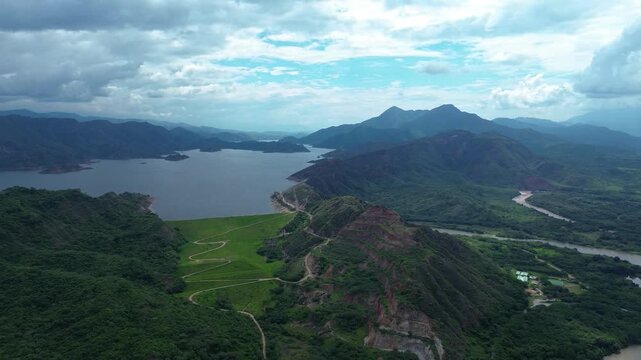 Surrounded by rolling hills, Betania Reservoir offers calm waters and scenic views, making it a great spot for eco-tourism and outdoor activities.