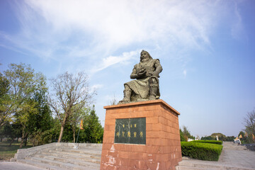 statue of Suiren Shi in Shangqiu, Henan Province, China, is one of the earliest imperial mausoleums in China. Suiren invented the method of making fire by drilling wood.