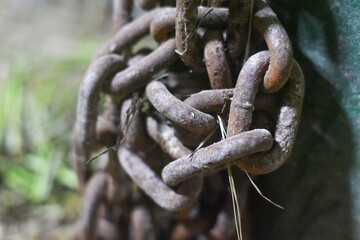 Close-up of rusty metal chain links	