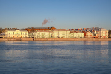 Obraz premium University Embankment in the evening light. The historical center of St. Petersburg. Russia
