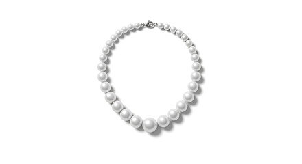 Obraz premium Elegant strand of lustrous white pearls on a clean white background