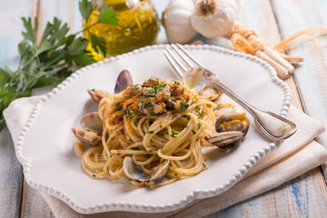 spaghetti with giant clam garlic and bottarga
