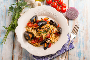 spaghetti with mussels tomatoes and parsley