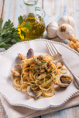 spaghetti with giant clam garlic and bottarga