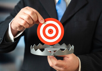 The goal as bait in a trap. Unattainable business goals. Unrealistic targets, pressure driven planning and strategic mistakes. Risk of burnout, loss of motivation. Failure caused by poor goal setting.