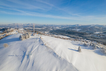 Góry w Polsce na Śląsku zimą, góra Ochodzita w Koniakowie w Beskidzie Śląskim © Franciszek