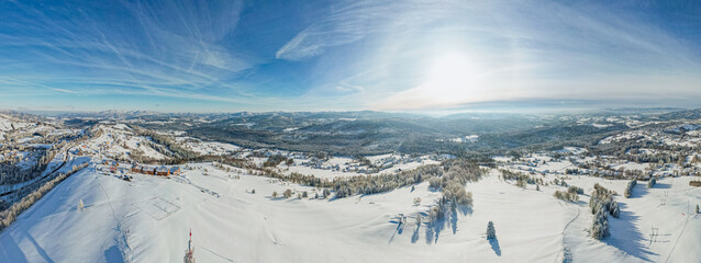 Góry w Polsce na Śląsku zimą, góra Ochodzita w Koniakowie w Beskidzie Śląskim © Franciszek