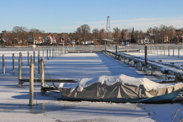 Winter an der Havel im Berliner Norden; Blick von Hakenfelde nach Tegelort