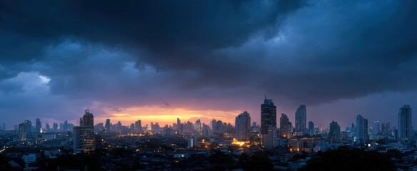 Obraz premium the vibrant urban skyline beneath a dramatic cloudy sky at twilight