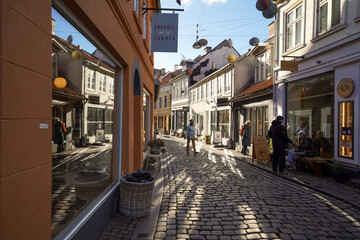 Obraz premium aarhus downtown canal pier city danmark theatre waterfront cityscape jacht harbor sailing ship blue sky