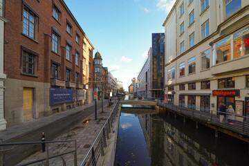 Fototapeta premium aarhus downtown canal pier city danmark theatre waterfront cityscape jacht harbor sailing ship blue sky