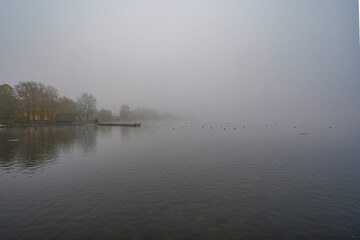 Ratzeburg in Schleswig-Holstein Domhof Altstadt Dom See Nebel Herbst Hafen Gebäude Backstein