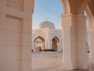 Fototapeta premium Qasr Al Watan Palace Exterior Architecture Abu Dhabi UAE Description: Magnificent white facade of Qasr Al Watan presidential palace stands under clear blue sky. modern Islamic design in Abu Dhabi.