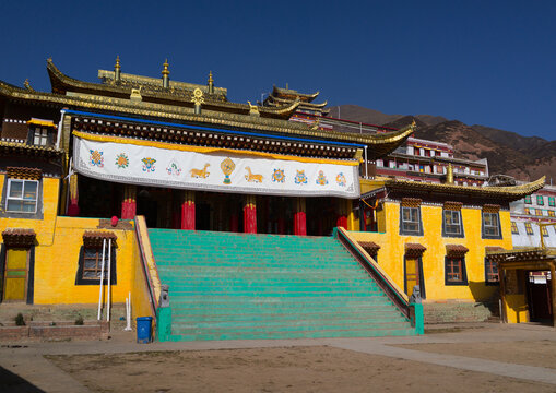 Gelug order or yellow hat sect tibetan temple in Bongya monastery, Qinghai province, Mosele, China