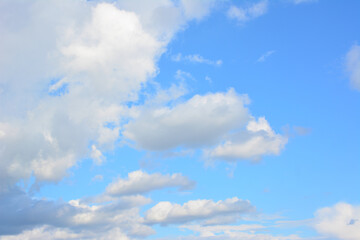 Naklejka premium a background Blue Sky with Fluffy White Clouds copy space