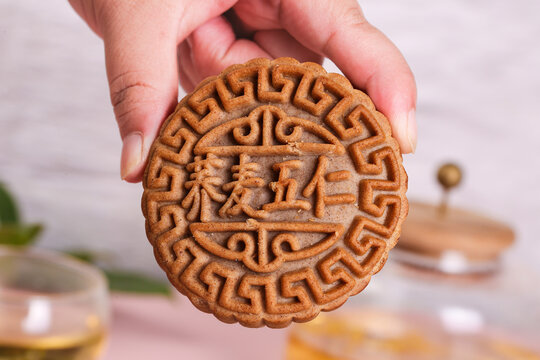 Traditional Cantonese Buckwheat Mooncake with Chinese Characters