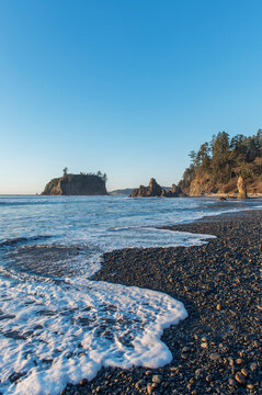 Ruby Beach, the water's edge and view to the seastack and cliffs of the coast.