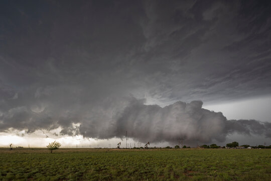 Horizontal Rotational Inflow, a Beaver Tail shaped cloud Ingesting the Outflow Boundary from the Lubbock Storm to the North