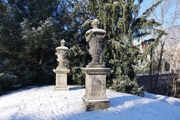 Obraz premium Parkanlage im Winter im Schnee in Erfurt