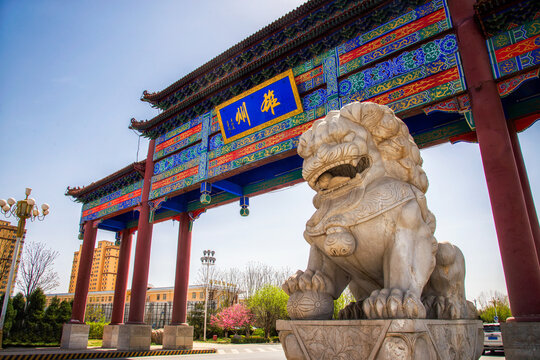 Traditional Chinese Gate with Guardian Lion, Xiongzhou Hebei