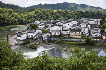 Fototapeta premium Wangkou Village, Wuyuan - Traditional Chinese Riverside Architecture