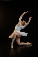 Pose der Ballettt&auml;nzerin Ballerina