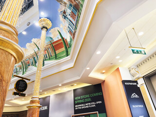 Naklejka premium Elegant shopping Trafford Centre mall interior with decorative columns and painted ceiling in Manchester UK