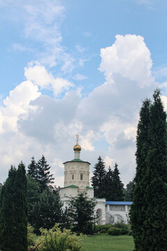 Solotcha is an exclave district of Ryazan on the high sandy bank of a forest river, surrounded by coniferous Meshchera forests with architectural and natural monuments.