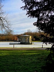 Obraz premium Fontainebleau, France – January 2026: Landscape view near the Château de Fontainebleau, a historic royal residence surrounded by gardens.