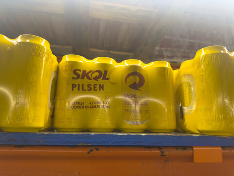 BELO HORIZONTE, MG/BRAZIL, JANUARY, 06, 2026: A crate of yellow beer cans on a blue and orange shelf