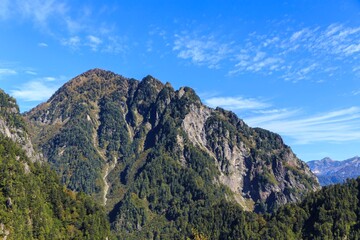 Fototapeta premium Majestic Alpine Peaks of the Northern Japanese Alps in Autumn, Tateyama Kurobe, Japan