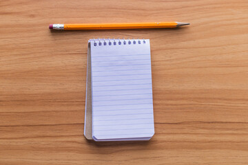 LIBRETA EN BLANCO CON LINEAS HORIZONTALES PARA ESCRIBIR UN MENSJAE