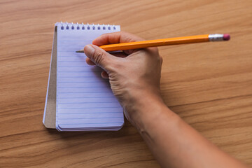 LIBRETA EN BLANCO CON LINEAS HORIZONTALES PARA ESCRIBIR UN MENSJAE