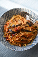 茄子とツナのトマトソースパスタ