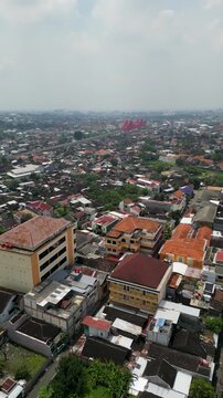 Aerial view of the ITS PKU Solo campus building with its modern architecture standing amid urban surroundings, blending educational facilities with the city landscape and greenery.
