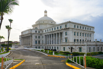 Obraz premium The grand neoclassical marble facade of the Capitol of Puerto Rico in San Juan