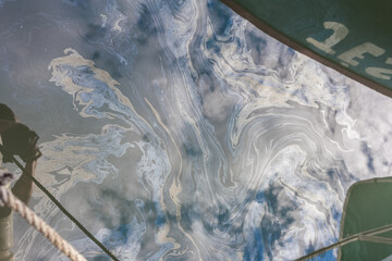 Pollution marine, hydrocarbures à la surface de l’eau 