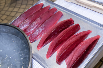 土佐の藁焼き鰹のタタキ